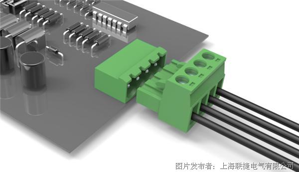 LS系列弹簧式印刷电路板端子,提供了2.54mm,3.50mm,5.00mm,7.50mm,7.62mm等间距;单芯线能直接插入,无须手把的辅助,但较小的电线可用手把打开夹子将电线夹紧;无按键规格,使得高度可以大幅降低,退线时只要以一把起子压下即可轻易将电线取出;大部分的弹簧式端子一片一片组合而成;接线方式极适合在通信系统、照明系统、监控系统与建筑布线中使用;各种接线方向,在狭小空间有利装配,可任意组合接点数量、操作方便,适用于高密度配线需求。