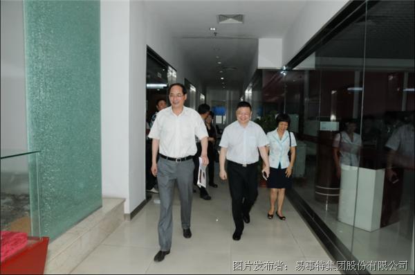 溧阳市政协主席狄立新一行莅临易事特考察新能源产业