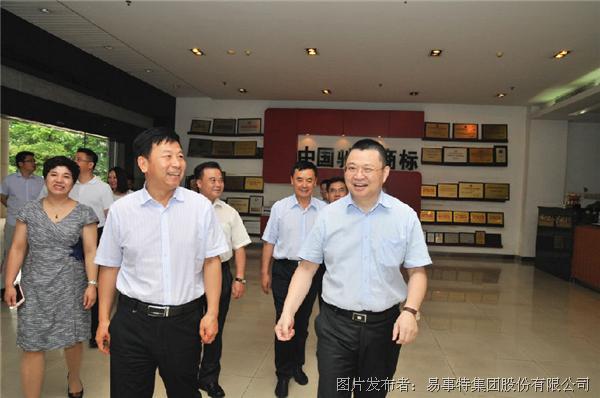 中组部副巡视员,新疆生产建设兵团党委组织部副部长秦富平率考察团